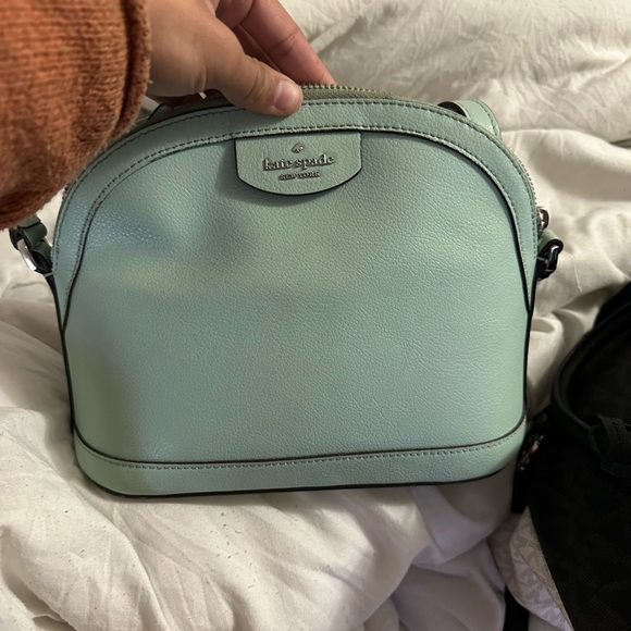 Super cute Kate spade crossbody purse - Picture 1 of 3